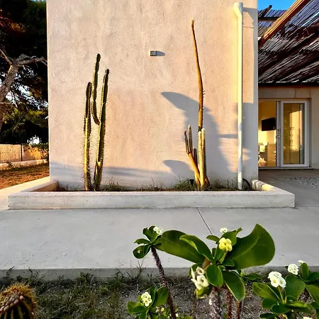 Casa Cunaci Bed & Breakfast 4*